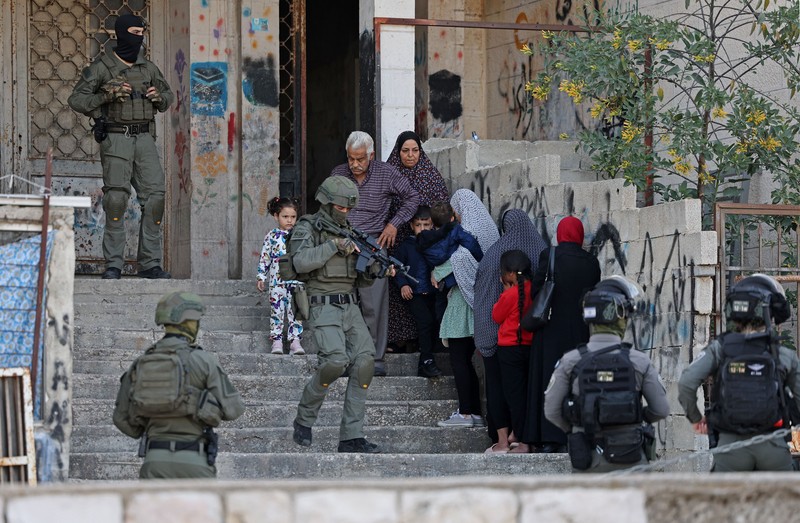 Warga Palestina terluka dalam operasi tentara Israel di Tepi Barat yang diduduki, kata Kementerian Kesehatan Palestina, Selasa (18/4/2023). (AFP via Getty Images/AHMAD GHARABLI) Warga Palestina terluka dalam operasi tentara Israel di Tepi Barat yang diduduki, kata Kementerian Kesehatan Palestina, Selasa (18/4/2023). (AFP via Getty Images/AHMAD GHARABLI)
