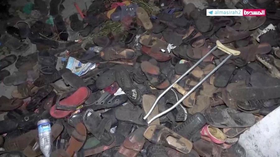 Acara bagi-bagi bantuan Lebaran di distrik Bab al-Yaman, Yaman, berujung maut. Sebanyak 85 orang meninggal dan 322 orang terluka akibat berdesak-desakan. (via REUTERS/HOUTHI MEDIA CENTER)