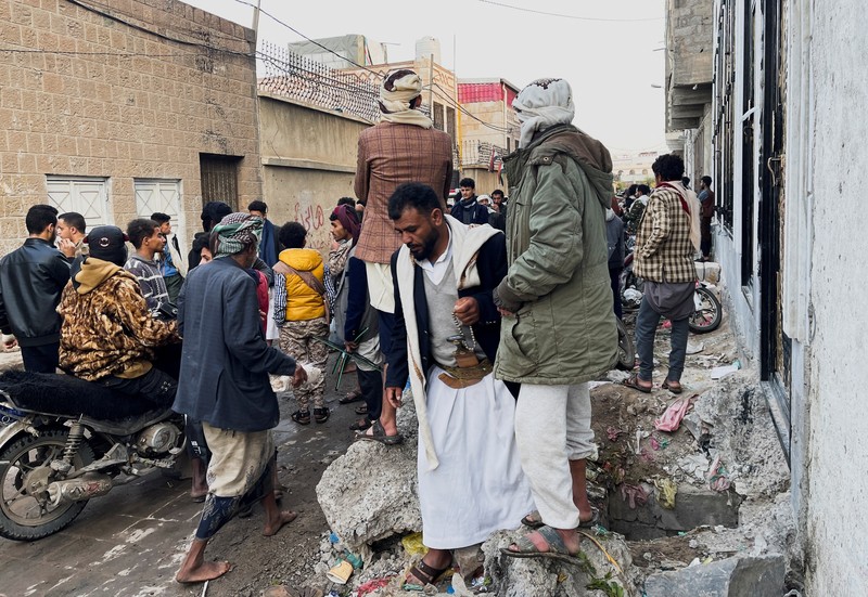 Acara bagi-bagi bantuan Lebaran di distrik Bab al-Yaman, Yaman, berujung maut. Sebanyak 85 orang meninggal dan 322 orang terluka akibat berdesak-desakan. (via REUTERS/HOUTHI MEDIA CENTER) Acara bagi-bagi bantuan Lebaran di distrik Bab al-Yaman, Yaman, berujung maut. Sebanyak 85 orang meninggal dan 322 orang terluka akibat berdesak-desakan. (via REUTERS/HOUTHI MEDIA CENTER)