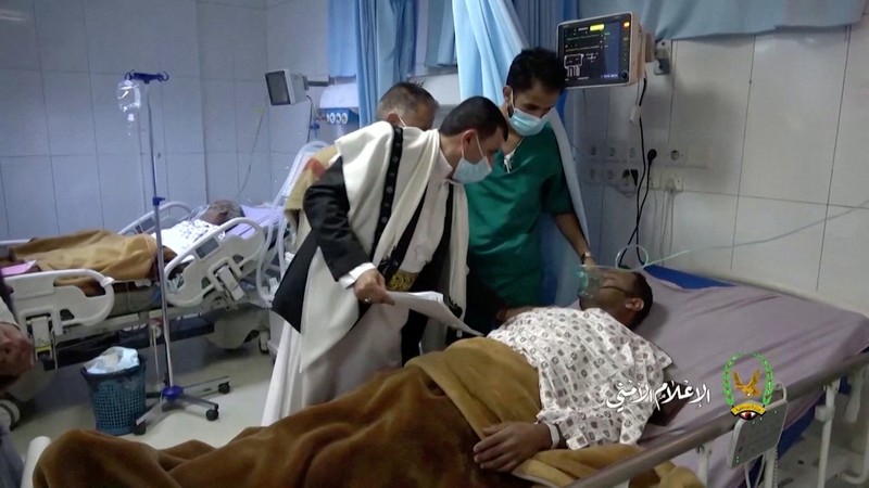 Acara bagi-bagi bantuan Lebaran di distrik Bab al-Yaman, Yaman, berujung maut. Sebanyak 85 orang meninggal dan 322 orang terluka akibat berdesak-desakan. (via REUTERS/HOUTHI MEDIA CENTER)