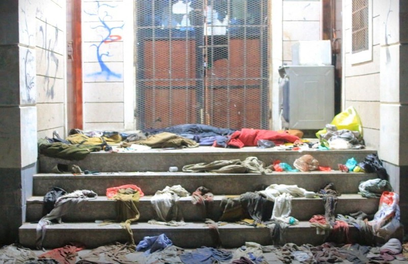 Acara bagi-bagi bantuan Lebaran di distrik Bab al-Yaman, Yaman, berujung maut. Sebanyak 85 orang meninggal dan 322 orang terluka akibat berdesak-desakan. (via REUTERS/HOUTHI MEDIA CENTER)