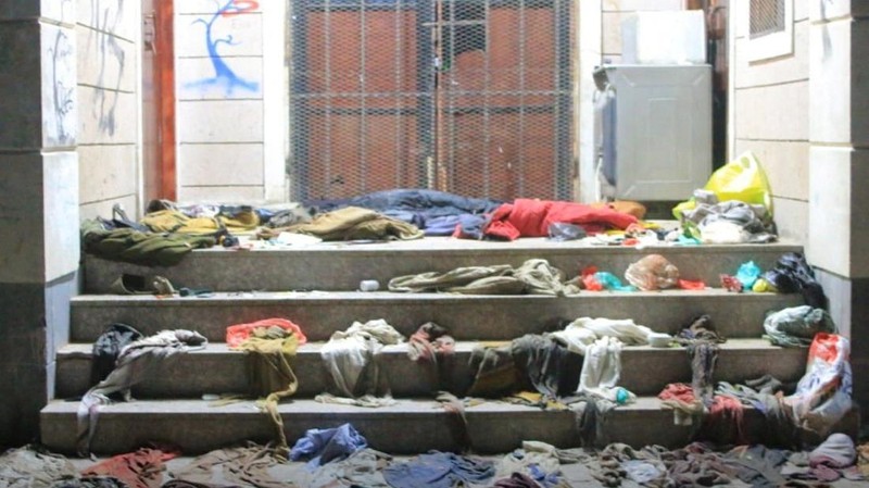 Acara bagi-bagi bantuan Lebaran di distrik Bab al-Yaman, Yaman, berujung maut. Sebanyak 85 orang meninggal dan 322 orang terluka akibat berdesak-desakan. (via REUTERS/HOUTHI MEDIA CENTER)