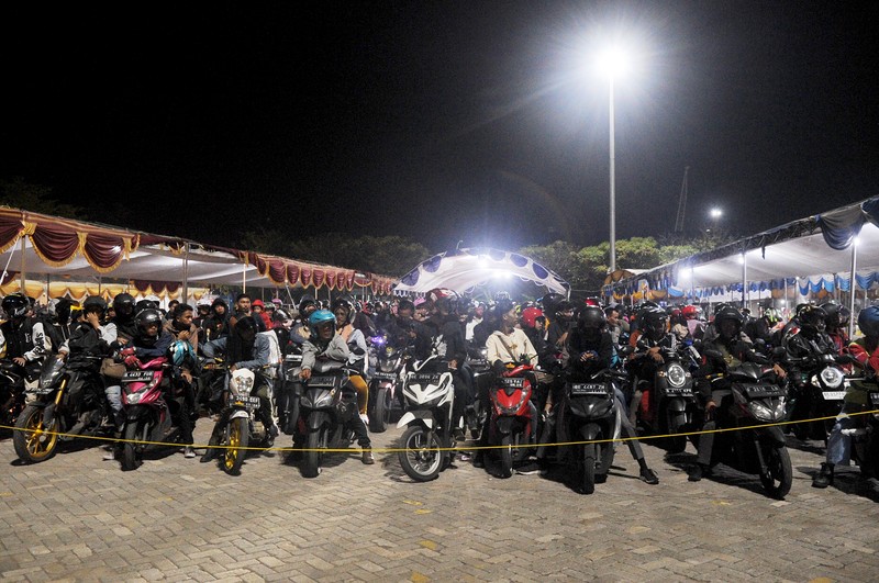 Jelang Lebaran, pemudik yang menggunakan sepeda motor masih memadati Pelabuhan Ciwandan, Kota Cilegon, Banten, terpantau hingga Kamis (20/4/2023). (Anadolu Agency via Getty Images)