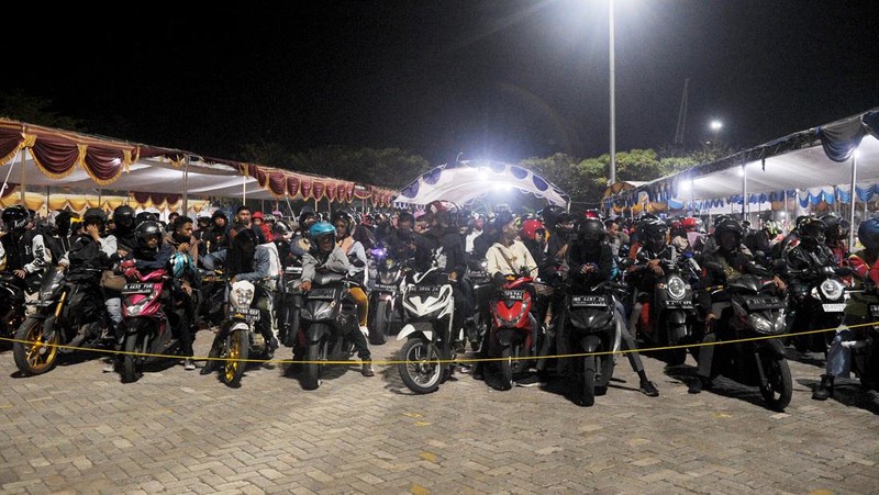 Jelang Lebaran, pemudik yang menggunakan sepeda motor masih memadati Pelabuhan Ciwandan, Kota Cilegon, Banten, terpantau hingga Kamis (20/4/2023). (Anadolu Agency via Getty Images)
