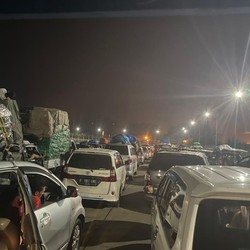 Tol MBZ Macet! Lalin Menuju Cikampek Dialihkan ke Jalur Bawah