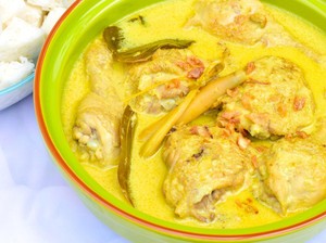 Bumbu Opor Ayam Kuning Santan Beserta Resep untuk Sajian Ketupat Lebaran