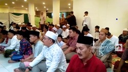 Ratusan Jamaah Masjid Almansyur Tambora Salat Idul Fitri