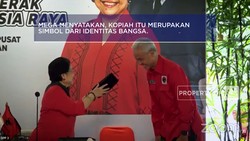 Makna Kopiah yang Disematkan Mega Ke Ganjar Usai Deklarasi