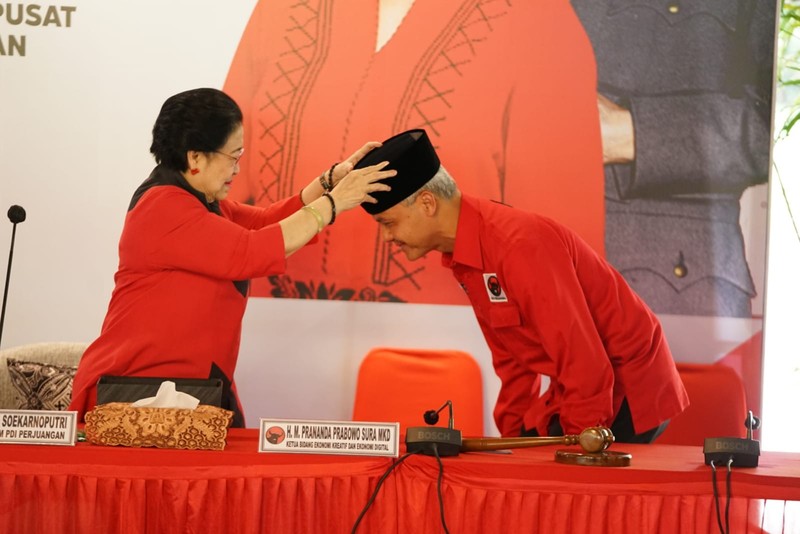 Megawati didampingi Jokowi umumkan Ganjar jadi capres PDIP (dok Istimewa) Megawati didampingi Jokowi umumkan Ganjar jadi capres PDIP (dok Istimewa)