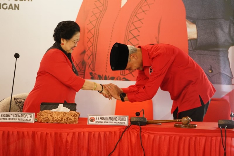 Megawati didampingi Jokowi umumkan Ganjar jadi capres PDIP (dok Istimewa) Megawati didampingi Jokowi umumkan Ganjar jadi capres PDIP (dok Istimewa)