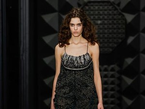 Louis Vuitton Rilis Koleksi Makeup Perdana, Hadirkan 55 Warna Lipstik