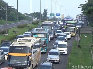 H-3 Lebaran, Tol Cipali Macet dari Km 83 Sampai Km 87 Pagi Ini