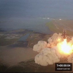 Roket Raksasa Elon Musk Meledak 4 Menit Setelah Meluncur