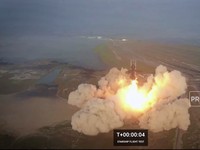 Roket Raksasa Elon Musk Meledak 4 Menit Setelah Meluncur