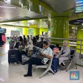 Kondisi Stasiun Gambir, Jakarta pada Hari Raya Idul Fitri, Sabtu siang (22/4/2023) terlihat lengang. Tidak terjadi penumpukan penumpang baik di area tunggu lantai 1 maupun menuju ke peron kereta api. Begitu pula di area check-in juga terpantau kosong