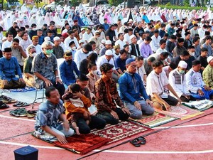 Niat dan Tata Cara Sholat Idul Fitri Lengkap dengan Doanya
