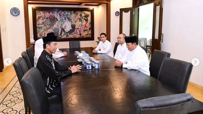 Presiden menerima kedatangan Menteri Pertahanan Prabowo Subianto dan putranya, Didit Hediprasetyo, sekitar pukul 12.00 WIB saat berada di kediamannya di Kota Surakarta. (Tangkapan Layar Instagram @sekretariat.kabinet)