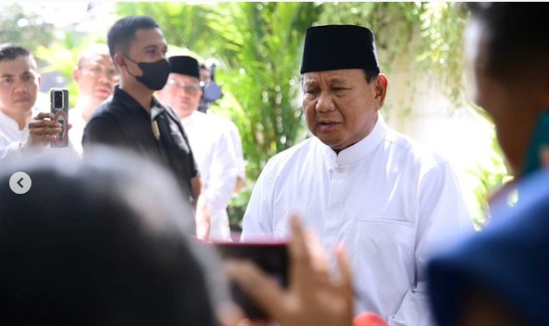 Presiden menerima kedatangan Menteri Pertahanan Prabowo Subianto dan putranya, Didit Hediprasetyo, sekitar pukul 12.00 WIB saat berada di kediamannya di Kota Surakarta. (Tangkapan Layar Instagram @sekretariat.kabinet)