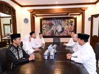 Potret Menhan Prabowo Sowan Ke Rumah Jokowi di Solo