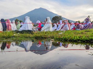 Salat Tanpa Sajadah, Sah atau Tidak? Ini Penjelasan Ulama