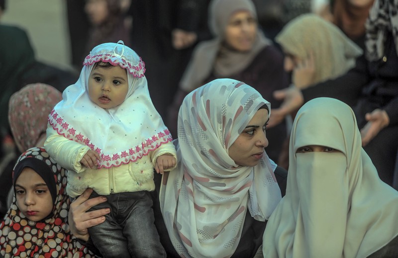 Warga Palestina menghadiri salat Idul Fitri di Kota Gaza. Muslim di seluruh dunia merayakan Idul Fitri, festival tiga hari yang menandai akhir Ramadhan. Idul Fitri adalah salah satu dari dua hari besar dalam kalender Islam. Warga Palestina menghadiri salat Idul Fitri di Kota Gaza. Muslim di seluruh dunia merayakan Idul Fitri, festival tiga hari yang menandai akhir Ramadhan. Idul Fitri adalah salah satu dari dua hari besar dalam kalender Islam. (Mahmoud Issa/SOPA Images/LightRocket via Getty Images)