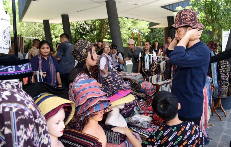 Presiden RI meninjau kesiapan Labuan Bajo menerima kehadiran para Kepala Negara/Kepala Pemerintahan dari negara-negara anggota ASEAN. (Instagram/Jokowi) Presiden RI meninjau kesiapan Labuan Bajo menerima kehadiran para Kepala Negara/Kepala Pemerintahan dari negara-negara anggota ASEAN. (Instagram/Jokowi)