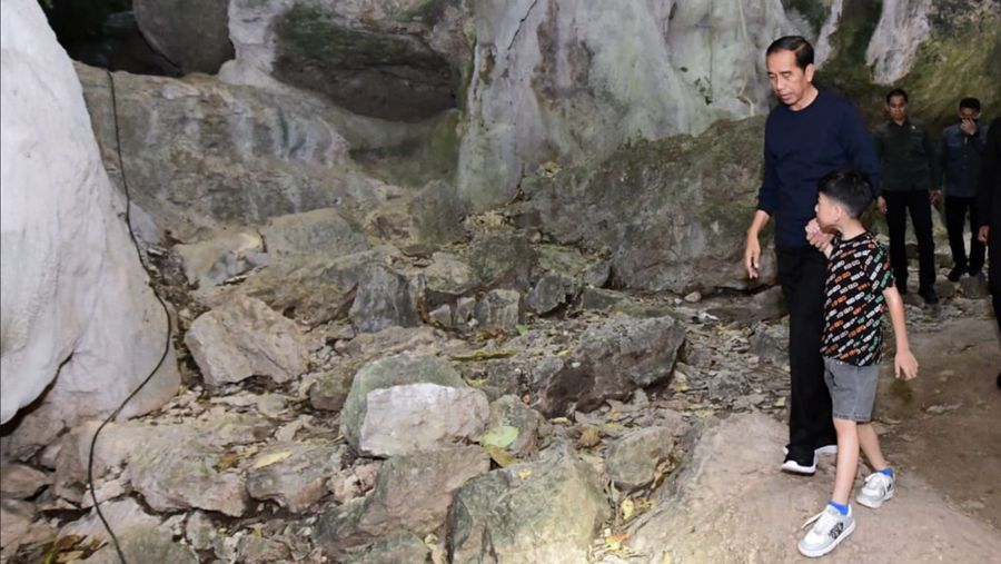 Presiden RI meninjau kesiapan Labuan Bajo menerima kehadiran para Kepala Negara/Kepala Pemerintahan dari negara-negara anggota ASEAN. (Instagram/Jokowi)