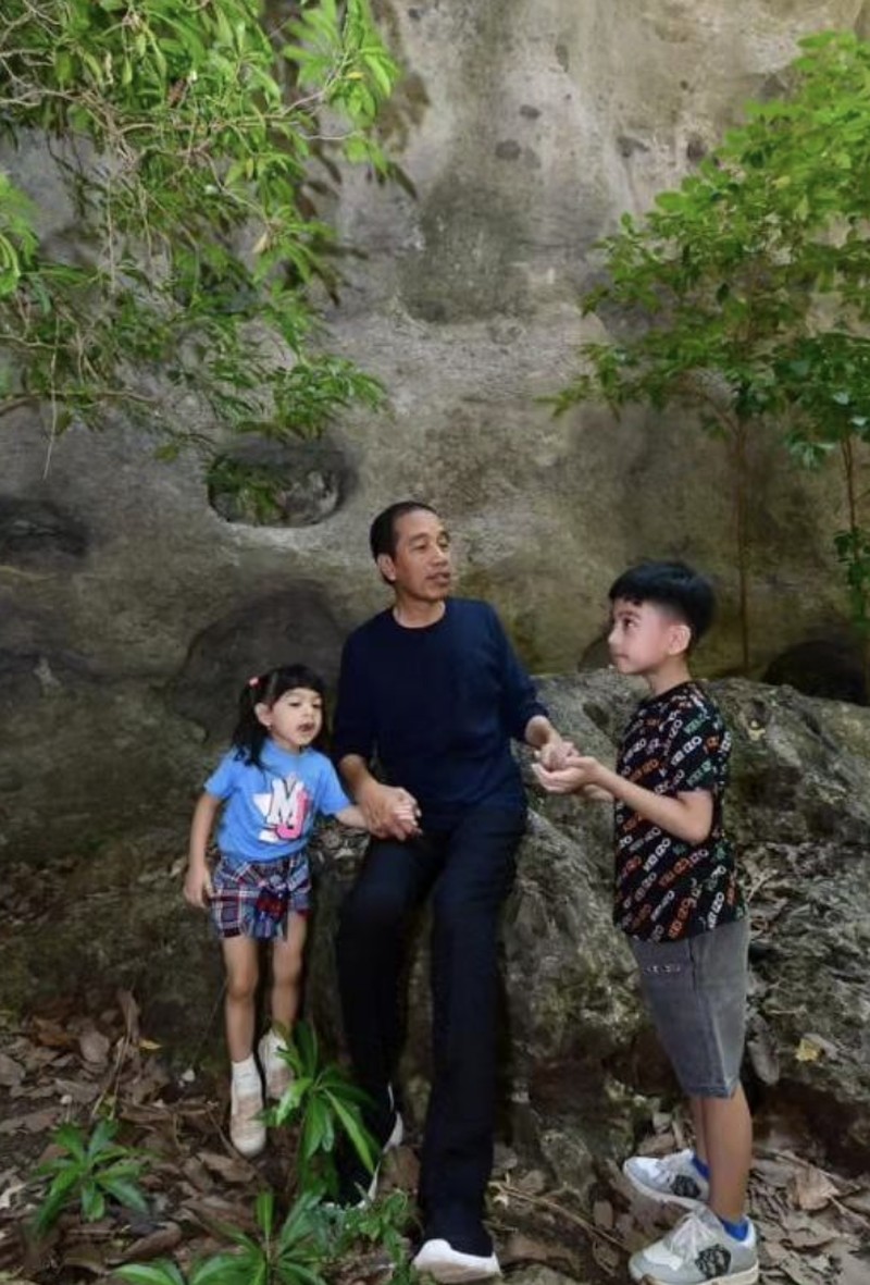 Presiden RI meninjau kesiapan Labuan Bajo menerima kehadiran para Kepala Negara/Kepala Pemerintahan dari negara-negara anggota ASEAN. (Instagram/Jokowi) Presiden RI meninjau kesiapan Labuan Bajo menerima kehadiran para Kepala Negara/Kepala Pemerintahan dari negara-negara anggota ASEAN. (Instagram/Jokowi)
