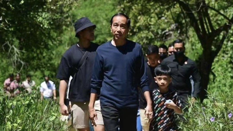 Presiden RI meninjau kesiapan Labuan Bajo menerima kehadiran para Kepala Negara/Kepala Pemerintahan dari negara-negara anggota ASEAN. (Instagram/Jokowi)