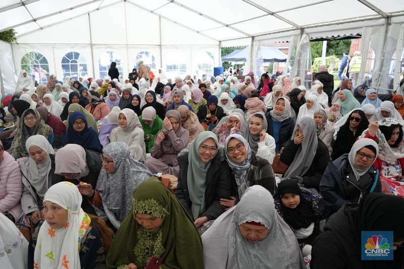 Bawa Suasana Lebaran di Kampung Halaman, KBRI London Gelar Shalat Idul Fitri 1444H dan Halal Bihalal. (KBRI Londoon)