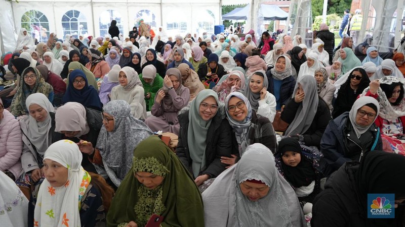 Bawa Suasana Lebaran di Kampung Halaman, KBRI London Gelar Shalat Idul Fitri 1444H dan Halal Bihalal. (KBRI Londoon)