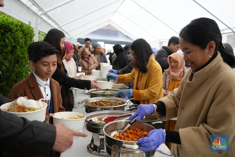 Bawa Suasana Lebaran di Kampung Halaman, KBRI London Gelar Shalat Idul Fitri 1444H dan Halal Bihalal. (KBRI Londoon)