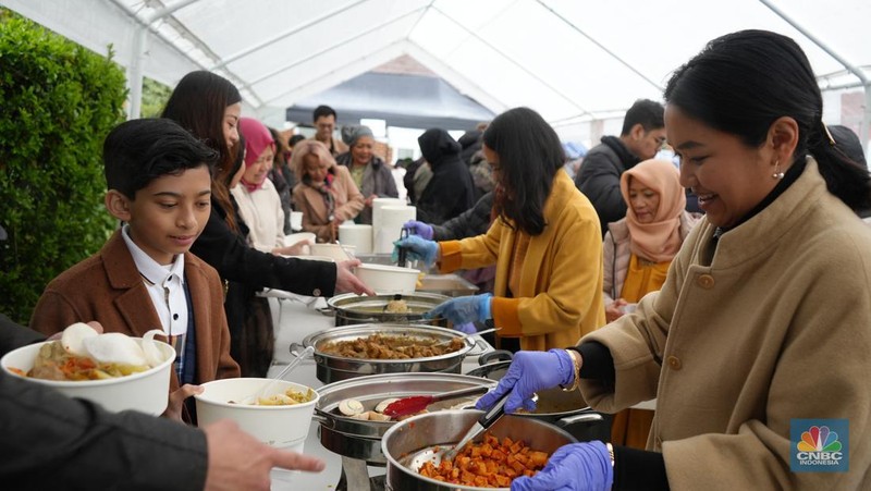 Bawa Suasana Lebaran di Kampung Halaman, KBRI London Gelar Shalat Idul Fitri 1444H dan Halal Bihalal. (KBRI Londoon)