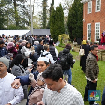 Suasana Warga RI Serbu Rendang Rayakan Lebaran di London