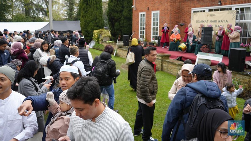 Bawa Suasana Lebaran di Kampung Halaman, KBRI London Gelar Shalat Idul Fitri 1444H dan Halal Bihalal. (KBRI Londoon)