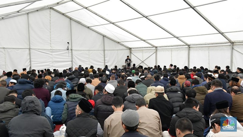 Bawa Suasana Lebaran di Kampung Halaman, KBRI London Gelar Shalat Idul Fitri 1444H dan Halal Bihalal. (KBRI Londoon)