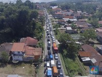 Foto Udara Macet Parah di Padang Panjang-Bukittinggi Sumbar