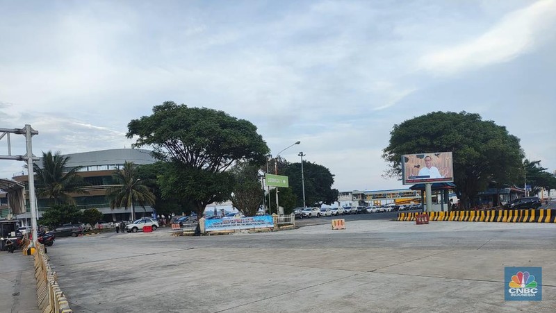 Suasana terkini arus balik di Pelabuhan Bakauheni, Provinsi Lampung, Senin (24/4/2023). (CNBC Indonesia/Sefti Oktarianisa)