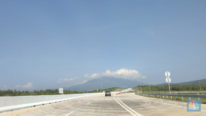 Tol Cisumdawu dari Cipali ke Bandung, GTO Muhammad Toha untuk Mudik/arus balik. (CNBC Indonesia/Asep Toha)