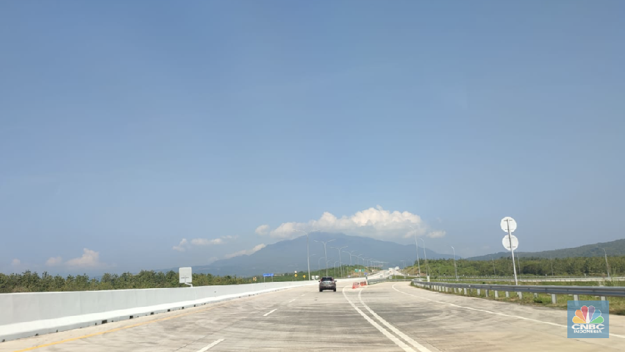 Tol Cisumdawu dari Cipali ke Bandung, GTO Muhammad Toha untuk Mudik/arus balik. (CNBC Indonesia/Asep Toha)