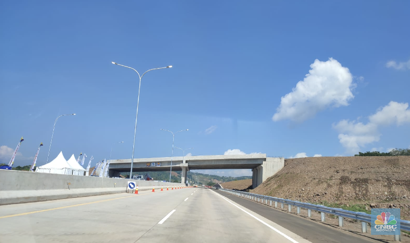 Tol Cisumdawu dari Cipali ke Bandung, GTO Muhammad Toha untuk Mudik/arus balik. (CNBC Indonesia/Asep Toha) Tol Cisumdawu dari Cipali ke Bandung, GTO Muhammad Toha untuk Mudik/arus balik. (CNBC Indonesia/Asep Toha)
