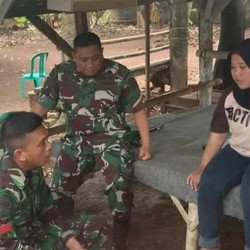 Heboh Prajurit TNI Tendang Pemotor Ibu-ibu Berujung Maaf