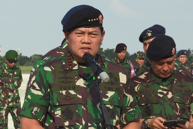 Tentara Nasional Indonesia (TNI) terlihat saat upacara pelepasan pasukan untuk misi evakuasi WNI di Sudan akibat konflik bersenjata di Pangkalan Udara Halim Perdanakusumah, Jakarta, Indonesia pada 24 April 2023. Tentara Nasional Indonesia (TNI) terlihat saat upacara pelepasan pasukan untuk misi evakuasi WNI di Sudan akibat konflik bersenjata di Pangkalan Udara Halim Perdanakusumah, Jakarta, Indonesia pada 24 April 2023. (Firdaus Wajidi/Anadolu Agency via Getty Images)