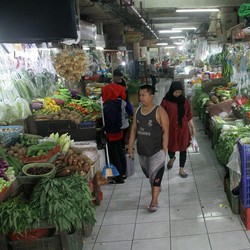 Dompet Orang RI Tipis, Kompetisi Bisnis Ketat & Ekonomi Loyo