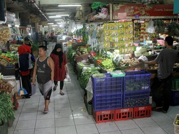 Dompet Orang RI Tipis, Kompetisi Bisnis Ketat & Ekonomi Loyo