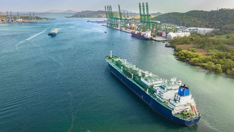 Kapal Gas Tanker Terbesar Dunia Milik RI Lewati Terusan Panama. (Pertamina International Shipping)