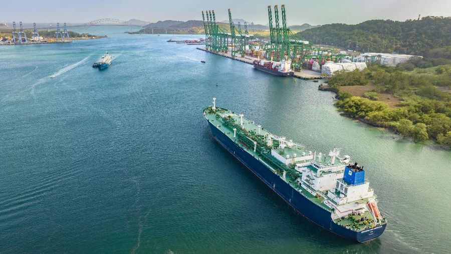 Kapal Gas Tanker Terbesar Dunia Milik RI Lewati Terusan Panama. (Pertamina International Shipping) Kapal Gas Tanker Terbesar Dunia Milik RI Lewati Terusan Panama. (Pertamina International Shipping)