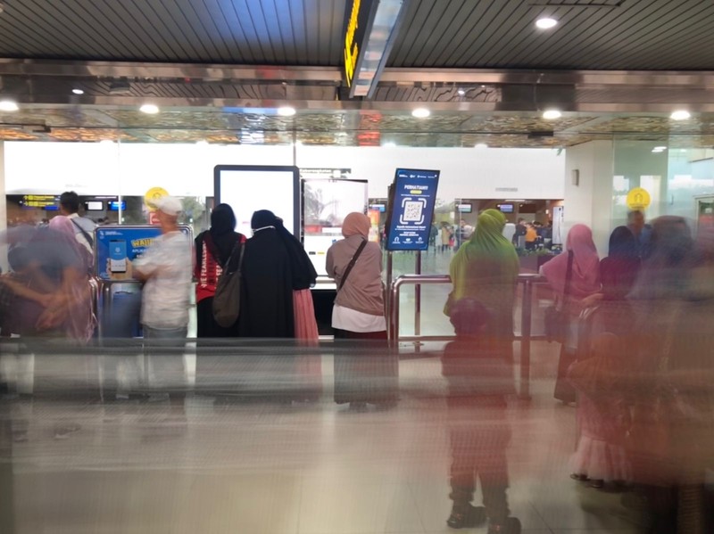 Memasuki H+1 puncak arus balik gelombang pertama, Bandara Internasional Supadio, Kabupaten Kubu Raya, Kalimantan Barat masih dipadati calon penumpang sejak Rabu (26/4/2023) pagi. (CNBC Indonesia/Rindi) Memasuki H+1 puncak arus balik gelombang pertama, Bandara Internasional Supadio, Kabupaten Kubu Raya, Kalimantan Barat masih dipadati calon penumpang sejak Rabu (26/4/2023) pagi. (CNBC Indonesia/Rindi)