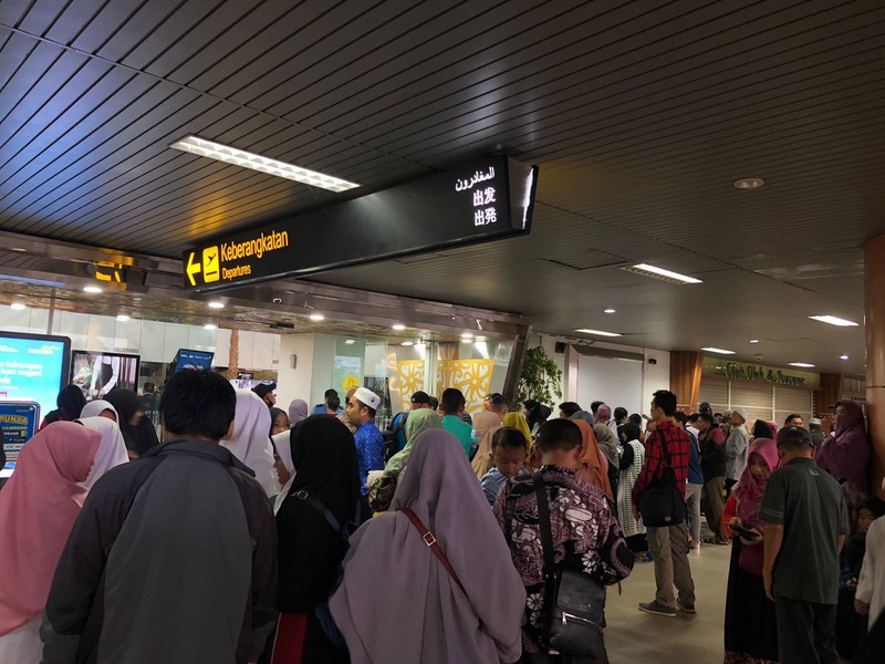 Memasuki H+1 puncak arus balik gelombang pertama, Bandara Internasional Supadio, Kabupaten Kubu Raya, Kalimantan Barat masih dipadati calon penumpang sejak Rabu (26/4/2023) pagi. (CNBC Indonesia/Rindi) Memasuki H+1 puncak arus balik gelombang pertama, Bandara Internasional Supadio, Kabupaten Kubu Raya, Kalimantan Barat masih dipadati calon penumpang sejak Rabu (26/4/2023) pagi. (CNBC Indonesia/Rindi)