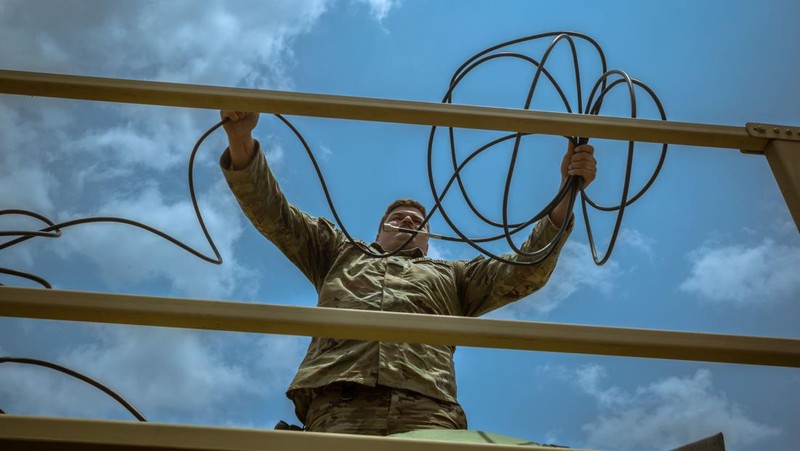 Militer Amerika Serikat mempersiapkan latihan tembakan langsung yang akan dipresentasikan kepada anggota media pada 25 April 2023 di Naval Education Training and Doctrine Command (NETDC) di San Antonio, Zambales, Filipina. Latihan tembak langsung adalah bagian dari latihan tahunan AS-Filipina yang disebut Balikatan, yang berarti 